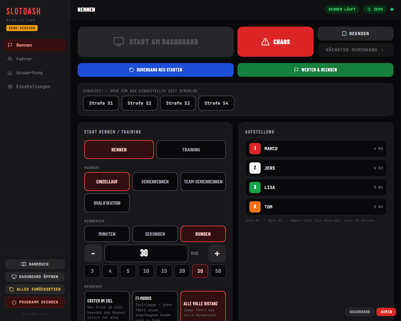 Dirección de carrera de SlotDash: cockpit con una carrera individual en curso, botones de penalización y alineación con cuenta de vueltas